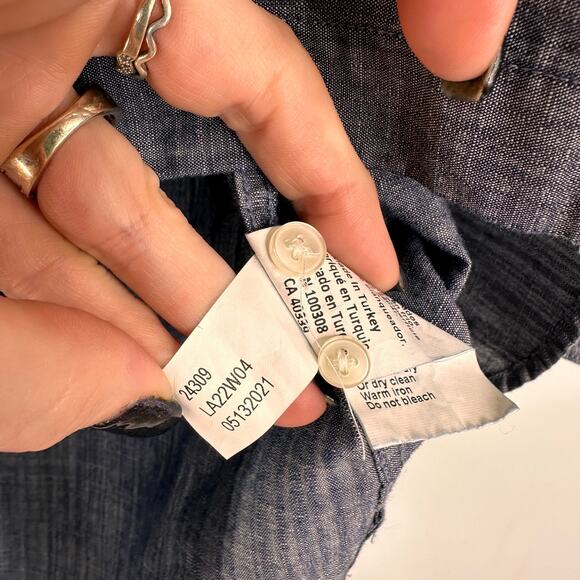 Peter Millar Women's Tunic Blouse Chambray Button Up Size Medium - Picture 4 of 6